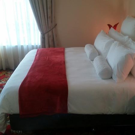 African Phoenix Guest Lodge Johannesburg Bagian luar foto