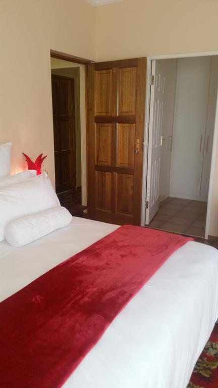 African Phoenix Guest Lodge Johannesburg Bagian luar foto