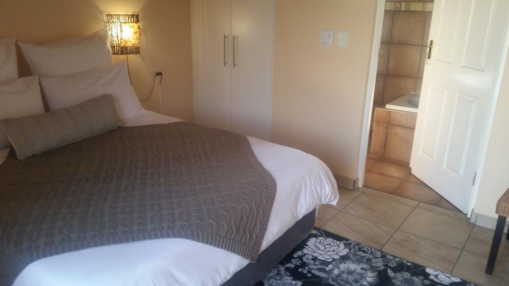 African Phoenix Guest Lodge Johannesburg Bagian luar foto