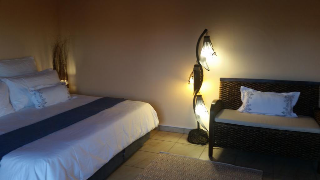 African Phoenix Guest Lodge Johannesburg Bagian luar foto