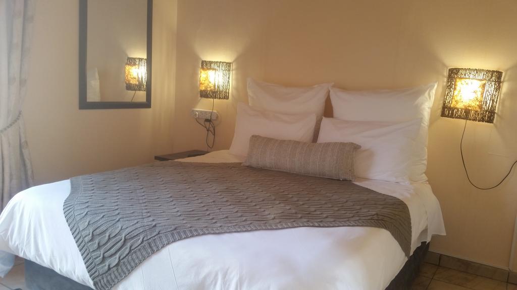 African Phoenix Guest Lodge Johannesburg Bagian luar foto