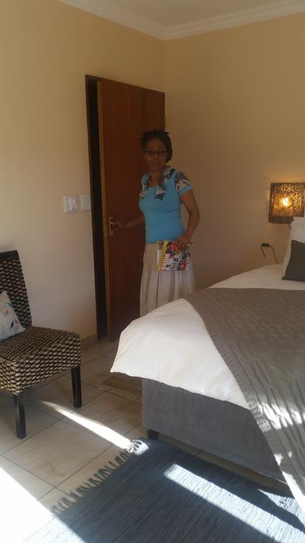 African Phoenix Guest Lodge Johannesburg Bagian luar foto