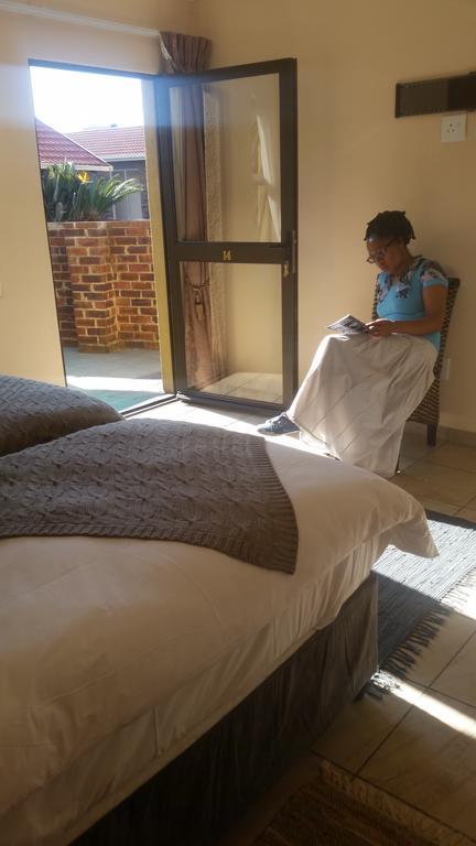 African Phoenix Guest Lodge Johannesburg Bagian luar foto