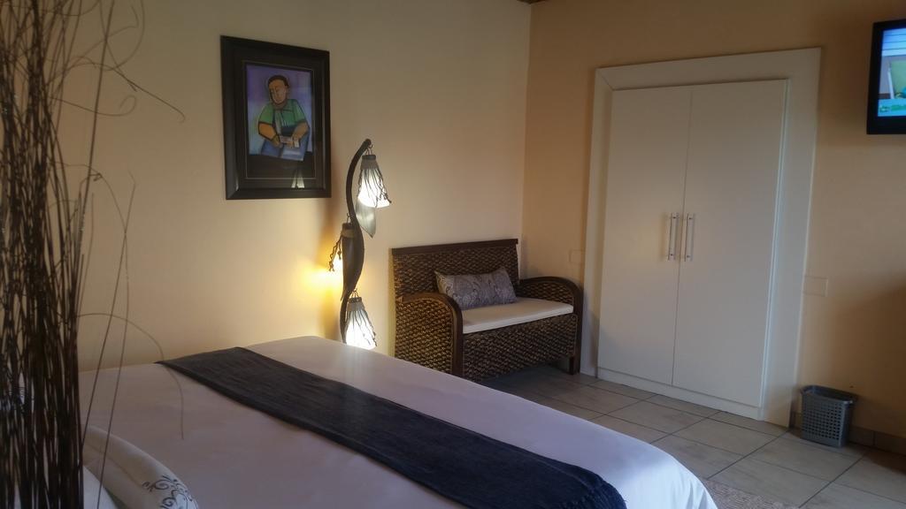 African Phoenix Guest Lodge Johannesburg Bagian luar foto