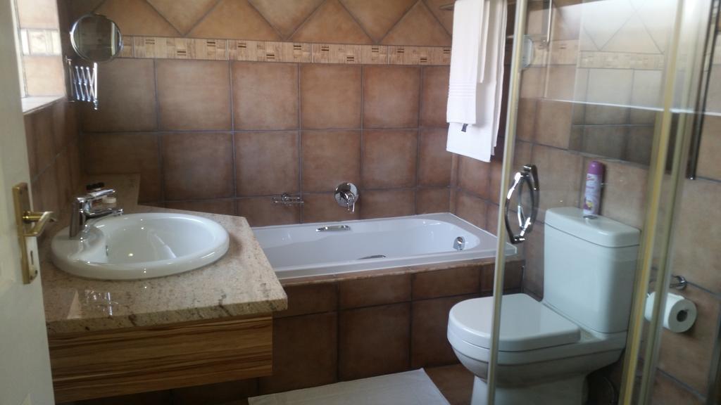 African Phoenix Guest Lodge Johannesburg Bagian luar foto