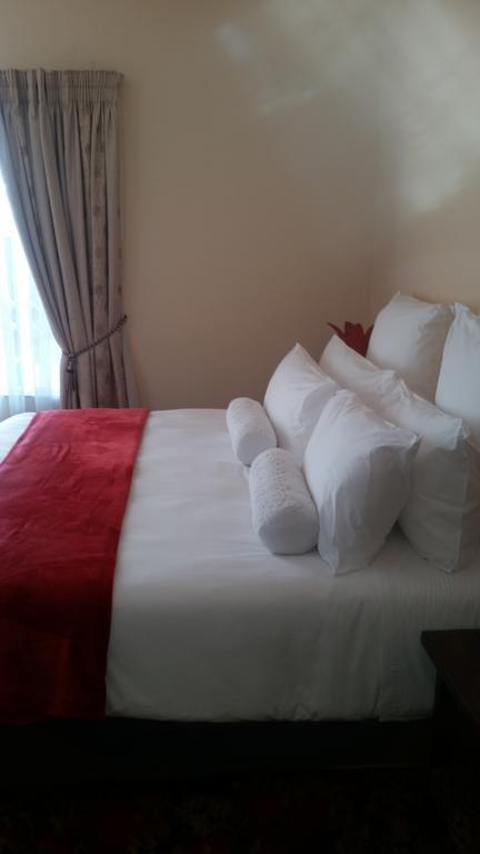 African Phoenix Guest Lodge Johannesburg Bagian luar foto