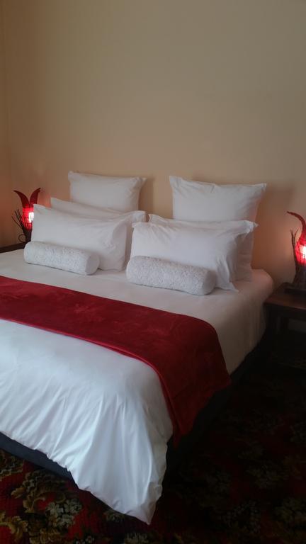 African Phoenix Guest Lodge Johannesburg Bagian luar foto