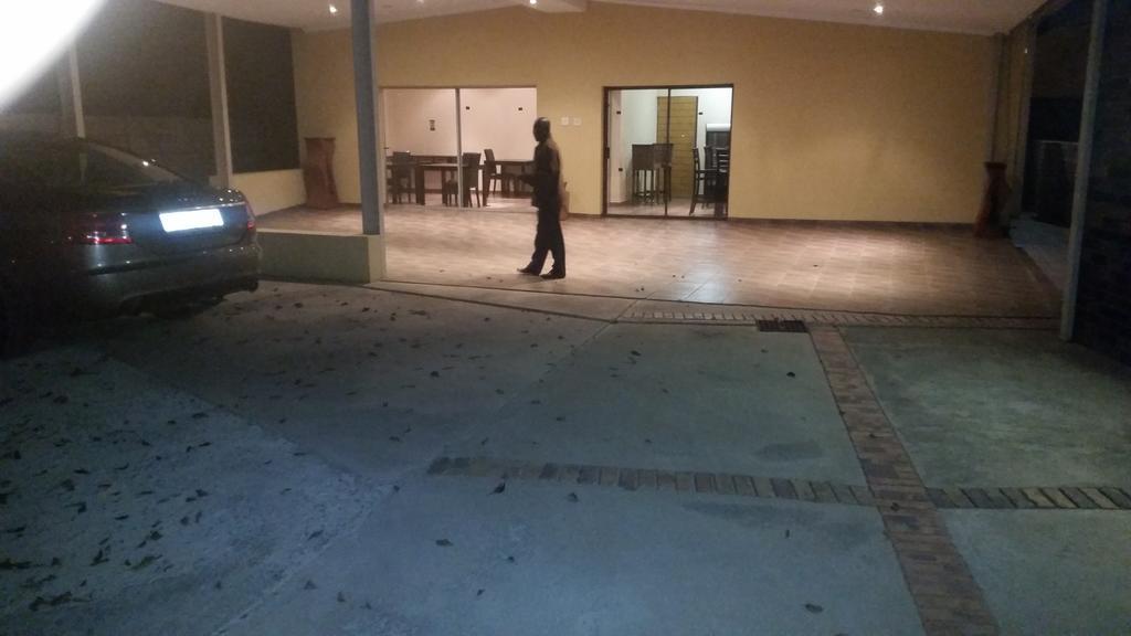 African Phoenix Guest Lodge Johannesburg Bagian luar foto