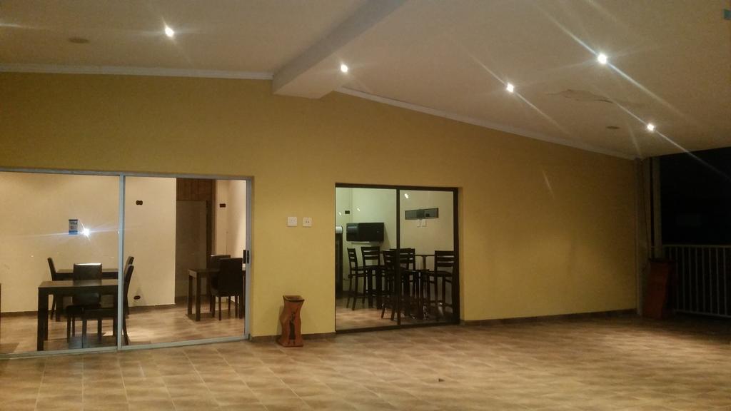 African Phoenix Guest Lodge Johannesburg Bagian luar foto