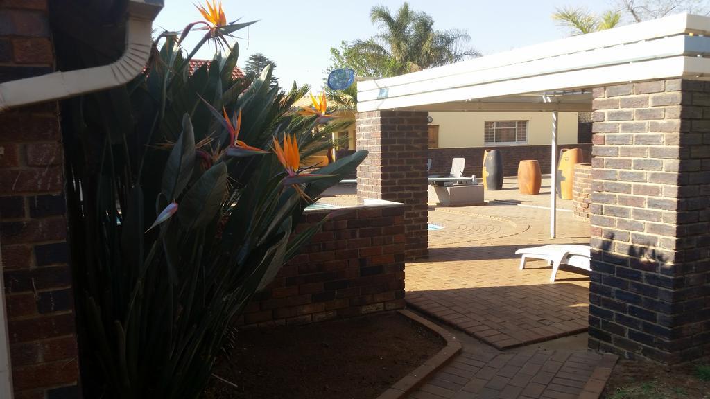 African Phoenix Guest Lodge Johannesburg Bagian luar foto