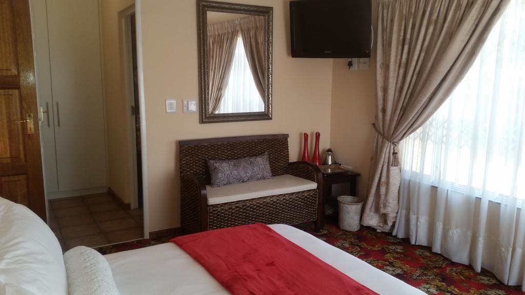 African Phoenix Guest Lodge Johannesburg Bagian luar foto