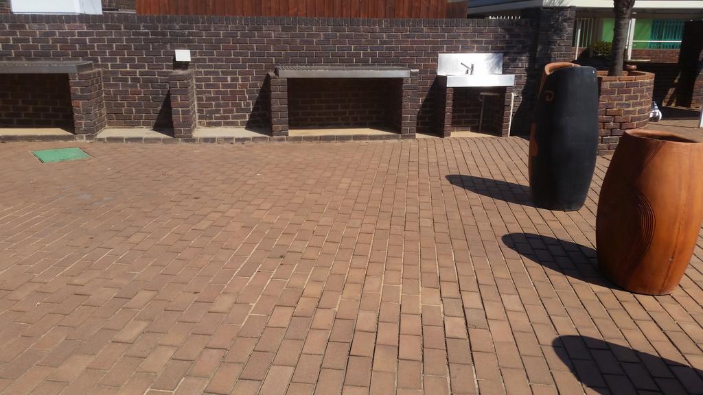 African Phoenix Guest Lodge Johannesburg Bagian luar foto