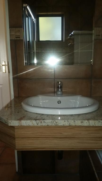 African Phoenix Guest Lodge Johannesburg Bagian luar foto