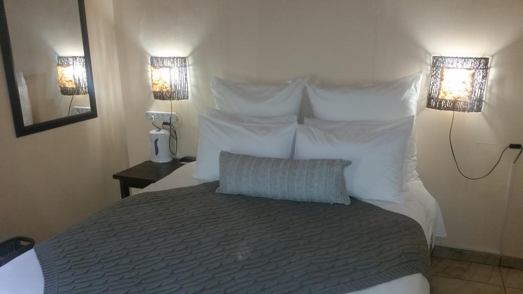 African Phoenix Guest Lodge Johannesburg Bagian luar foto