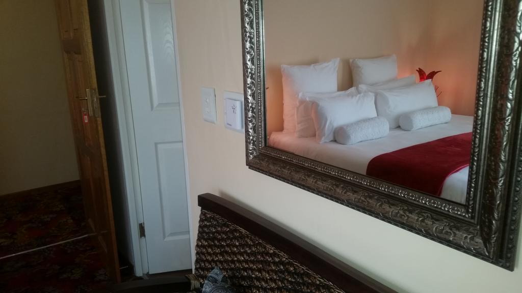 African Phoenix Guest Lodge Johannesburg Bagian luar foto