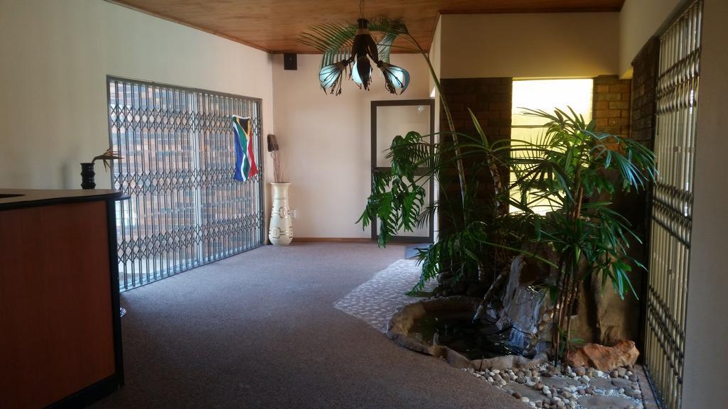 African Phoenix Guest Lodge Johannesburg Bagian luar foto