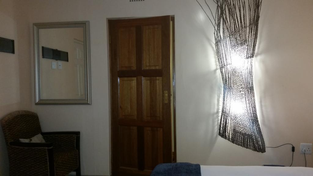 African Phoenix Guest Lodge Johannesburg Bagian luar foto