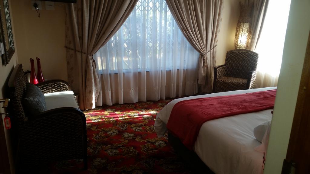 African Phoenix Guest Lodge Johannesburg Bagian luar foto