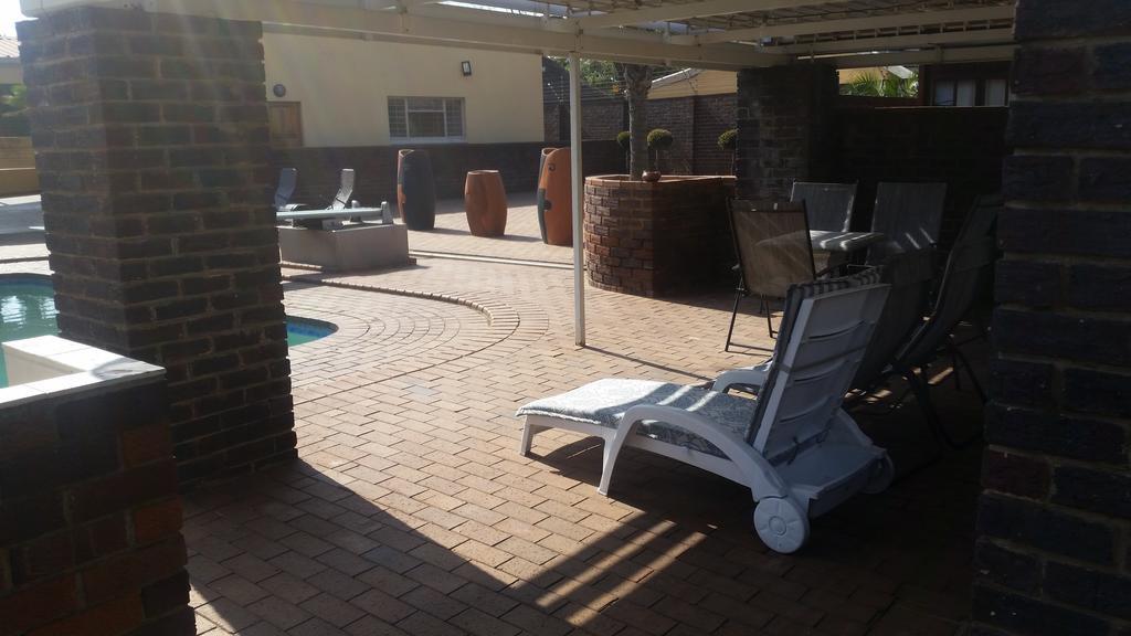 African Phoenix Guest Lodge Johannesburg Bagian luar foto