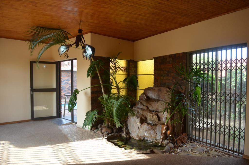 African Phoenix Guest Lodge Johannesburg Bagian luar foto