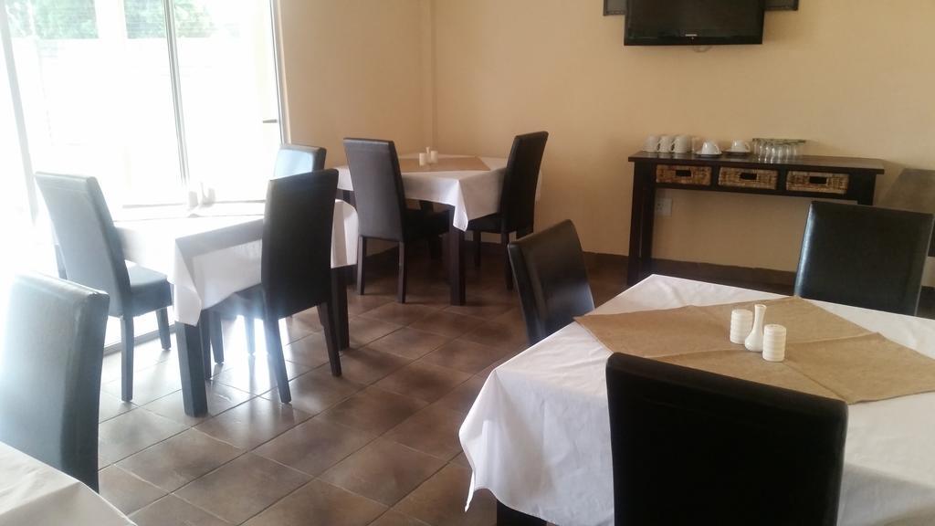 African Phoenix Guest Lodge Johannesburg Bagian luar foto