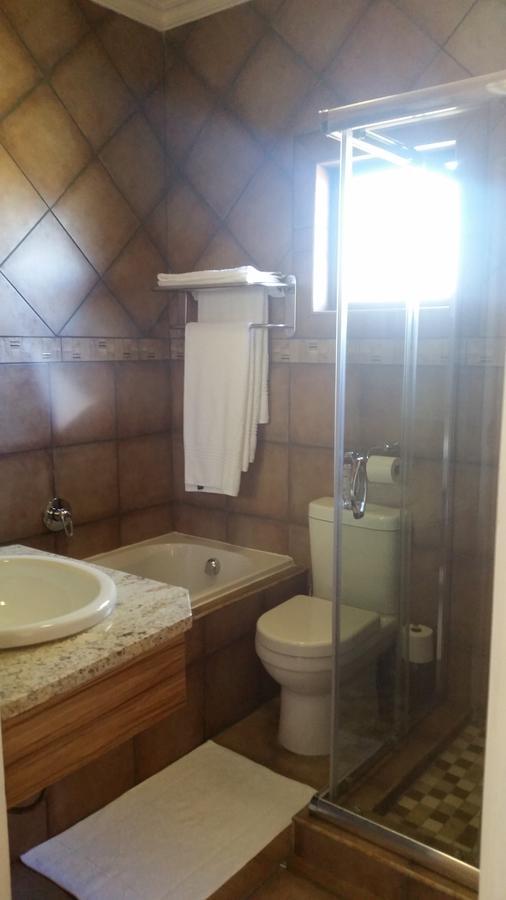 African Phoenix Guest Lodge Johannesburg Bagian luar foto